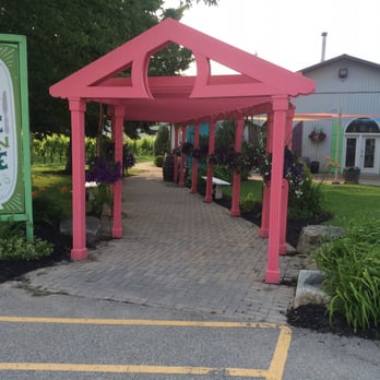 Small Talk Vineyards - Entrance - Wineries Near Me - Niagara On the Lake, Ontario Small Talk Vineyards - Entrance - Wineries Near Me - Niagara On the Lake, Ontario