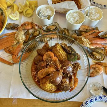 The Kickin' Crab - Yummy spread - Cajun/Creole Near Me - Irvine, California