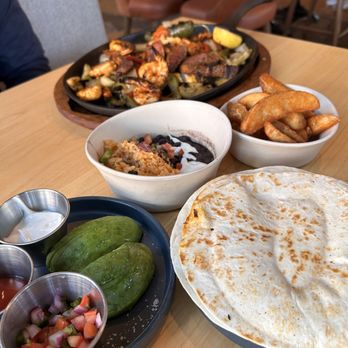 Buena Vida - Mix Grill Fajita Fiesta Platter for 2 - Mexican Near Me - Arlington, Virginia