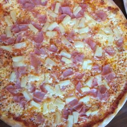 Pizzeria La Casa Gialo - Hawaiian Pizza!