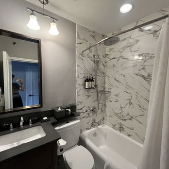 Fairmont Banff Springs - Bathroom - Hotels Near Me - Banff, Alberta