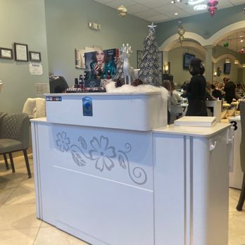 Magic Nails - Check-in Station/ Interior - Nail Salons Near Me - Oak Brook, Illinois