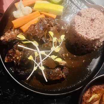 APT 4B - Oxtail Stew - Lounges Near Me - Atlanta, Georgia APT 4B - Oxtail Stew - Lounges Near Me - Atlanta, Georgia