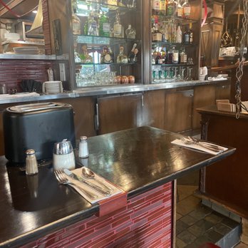 Foxy's Restaurant - bar area, love the decor here and the waiting area is amaze too. - Diners Near Me - Glendale, California