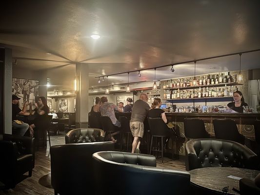 Moody's Lounge by null