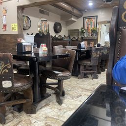 Dining room. Dining room.