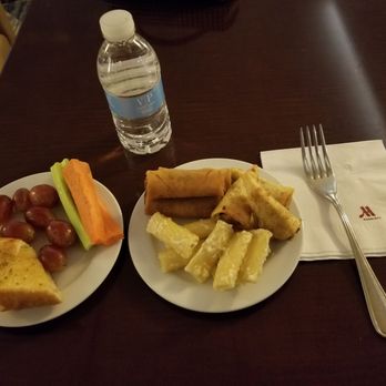 Boston Marriott Burlington - Concierge lounge appetizers - Hotels Near Me - Burlington, Massachusetts Boston Marriott Burlington - Concierge lounge appetizers - Hotels Near Me - Burlington, Massachusetts