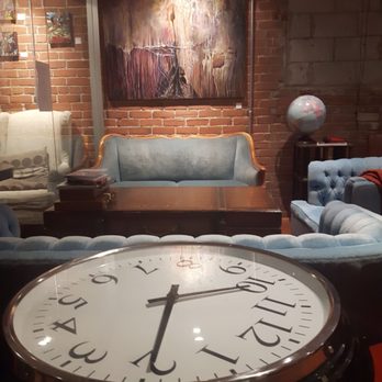 Club Insiders - a large clock in a living room - Coffee & Tea Near Me - Montreal, Quebec Club Insiders - a large clock in a living room - Coffee & Tea Near Me - Montreal, Quebec