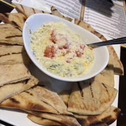 4th Street Bar & Grill - Spinach artichoke dip