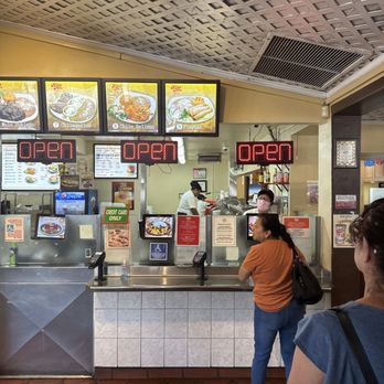 King Taco - One cashier for 30 people in line - is by far the dumbest operation ever lol - Mexican Near Me - Maywood, California