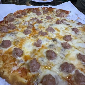 Tasty Pizza - Hangar 45 - Pepperoni Pizza (Medium) - Pizza Near Me - Minneapolis, Minnesota