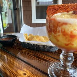 El Trio Loco III - Mangoneada on the front porch