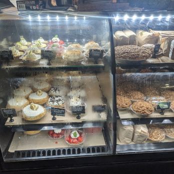 Leoda's Kitchen and Pie Shop - Pastry case - Breakfast & Brunch Near Me - Lahaina, Hawaii