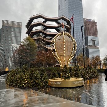 Starbucks - Hudson yards - Coffee & Tea Near Me - New York, New York