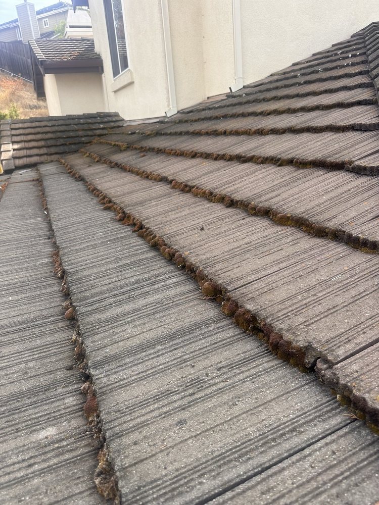 Slide of Diamond Ridge Roofing