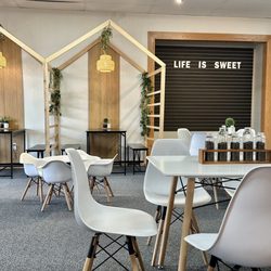Juanes Café 3:16 - Sitting area