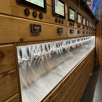 Brewhaus 31 - 30 beers on tap to choose from! - Gastropubs Near Me - Algonquin, Illinois