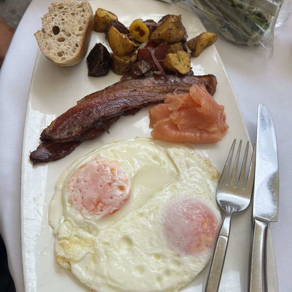 Thick cut Nueske's bacon with these incredibly good tasting orange eggs. Definitely a thumbs up. And yes, the potatoes were good too. Thick cut Nueske's bacon with these incredibly good tasting orange eggs. Definitely a thumbs up. And yes, the potatoes were good too.