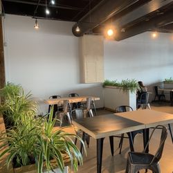 Evan's Seafood Restaurant - Food court or terrasse you decide where..