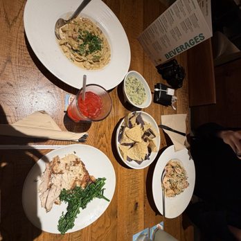 California Pizza Kitchen - Garlic Cream Alfredo & grilled chicken with broccolini - Pizza Near Me - Kapolei, Hawaii California Pizza Kitchen - Garlic Cream Alfredo & grilled chicken with broccolini - Pizza Near Me - Kapolei, Hawaii