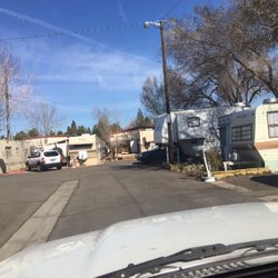 Mountain Vistas Mobile Home - Back of the rv park has mo showers and washers are crap do not leave unattended and office not open has no change