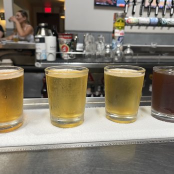 Maui Brewing - Beer flight - Brewpubs Near Me - Lahaina, Hawaii Maui Brewing - Beer flight - Brewpubs Near Me - Lahaina, Hawaii