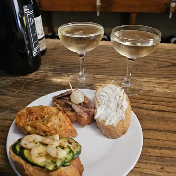 Cantina Do Mori - Wine Bars Near Me - Venezia, VE Cantina Do Mori - Wine Bars Near Me - Venezia, VE
