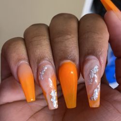 Gloss Nail & Wax Bar - Shape is ok