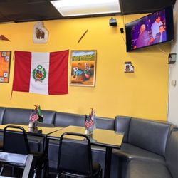 Manos Peruanas - Decorations are crisp and clean but still has personality