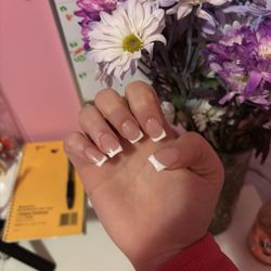 California Nails - French tip nails 60$