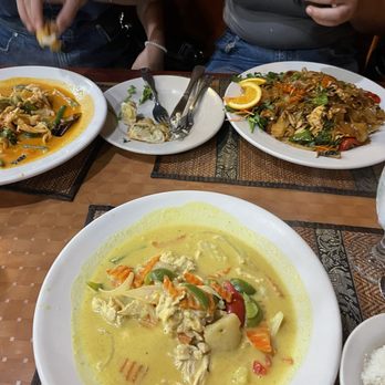 Bounxou Thai - yellow curry, red curry & pad drunken noodles - Thai Near Me - Jacksonville, Florida Bounxou Thai - yellow curry, red curry & pad drunken noodles - Thai Near Me - Jacksonville, Florida