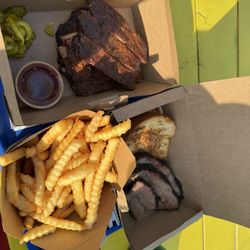 Smokin’ Birds - Ribs, fries and brisket