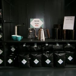 Van Rossum's Koffie - Altijd verse hele bonen. Filterbranding of espressobranding. Op verzoek gratis gemalen.
