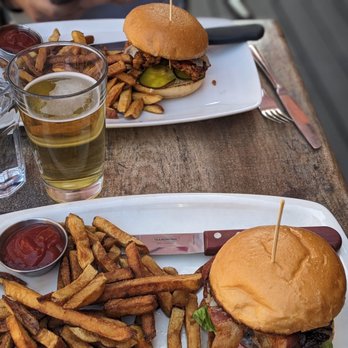 The Waverley - Gastropubs Near Me - Ottawa, Ontario
