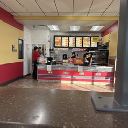 Hardee's - Employees standing around talking .. probably 45 mins or more