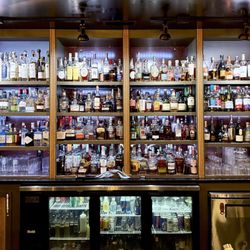 The Vintage Whiskey & Cigar Bar - Bar