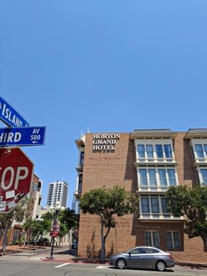 Horton Grand Hotel by null