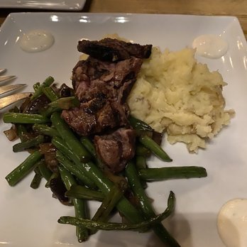 Tofte's Table - Tenderloin, mashed potatoes and green beans - Comfort Food Near Me - Waukesha, Wisconsin
