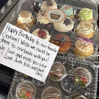Molly's Cupcakes - Cupcakes Near Me - Chicago, Illinois