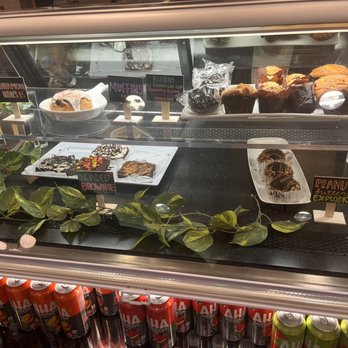 Lisa's Cafe on Chocolate - bakery case - Cafes Near Me - Hershey, Pennsylvania
