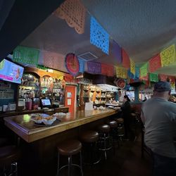 Gloria's Restaurant & Bar - Bar seating