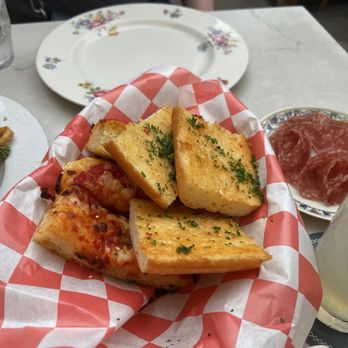 Elina's - Complimentary bread - Italian Near Me - Chicago, Illinois