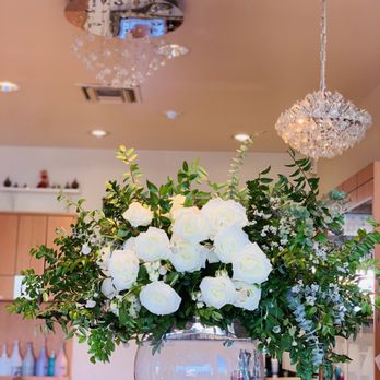 Salon Katelyn - Beautiful arrangement at the salon! - Hair Salons Near Me - Westminster, California Salon Katelyn - Beautiful arrangement at the salon! - Hair Salons Near Me - Westminster, California