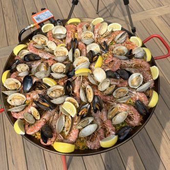 Verde Chef Service - Paella De Marisco - Personal Chefs Near Me Verde Chef Service - Paella De Marisco - Personal Chefs Near Me