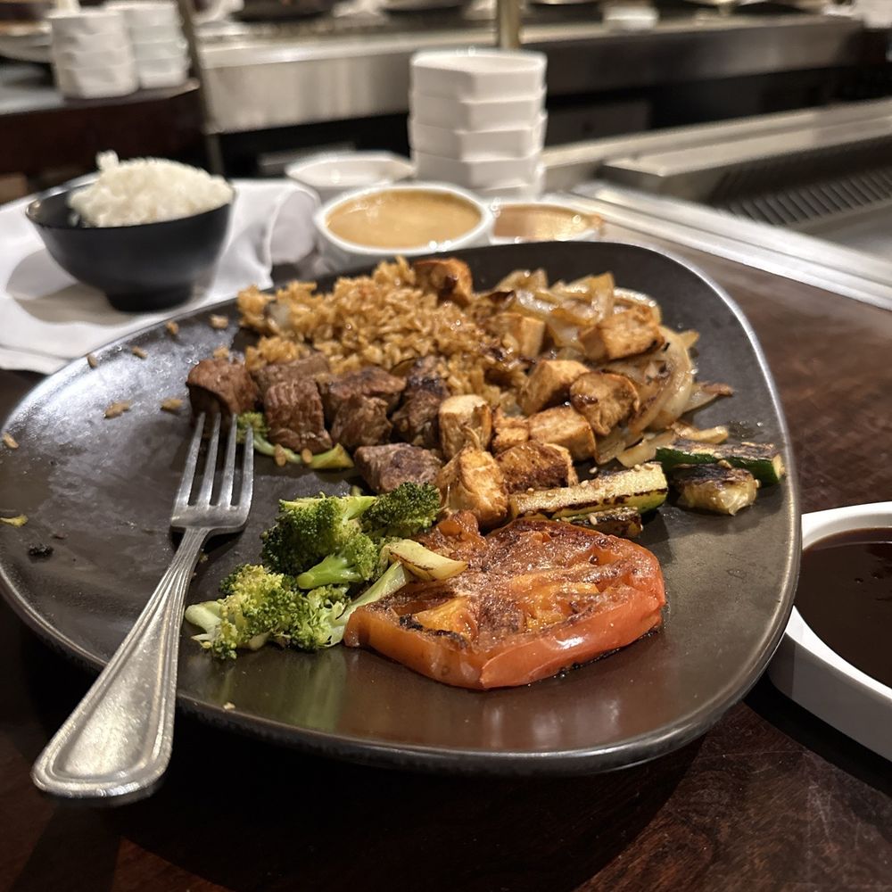 Chicken and Filet Mignon (5 oz.) Dinner Chicken and Filet Mignon (5 oz.) Dinner