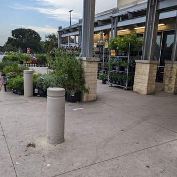 H-E-B plus! - Gardening section - Grocery Near Me - San Antonio, Texas