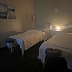 Refresh Massage and Bodywork - A peaceful, shared space where you and your partner can unwind together.