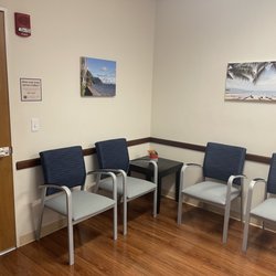 Clinical Labs of Hawaii - Waiting area, super clean