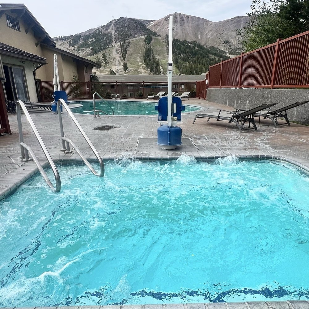 Mammoth Mountain Inn - Outdoor Jacuzzi - Ski Resorts Near Me - Mammoth Lakes, California Mammoth Mountain Inn - Outdoor Jacuzzi - Ski Resorts Near Me - Mammoth Lakes, California