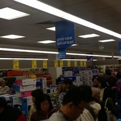 ALDI - The crowd at 8.30
